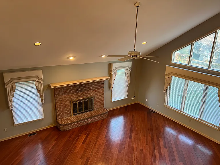 3263 Primrose Dr — Photo 16