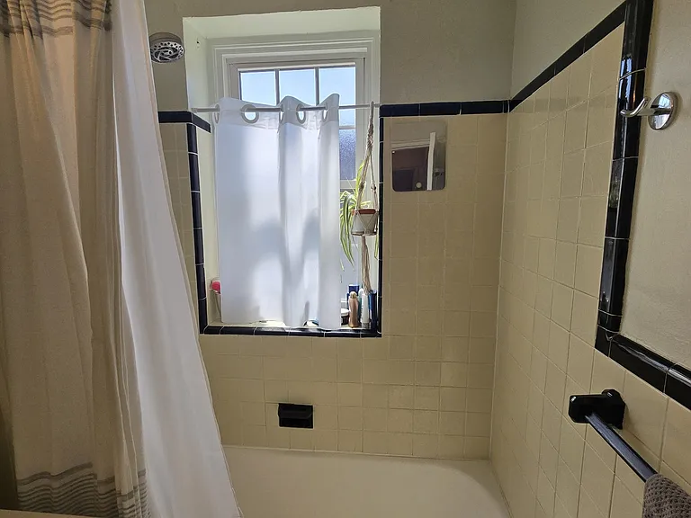 31 1/2 Englewood Ave #3 — Photo 9