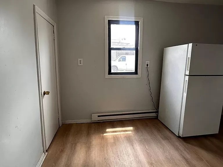 40 Albion Ave #1 — Photo 3