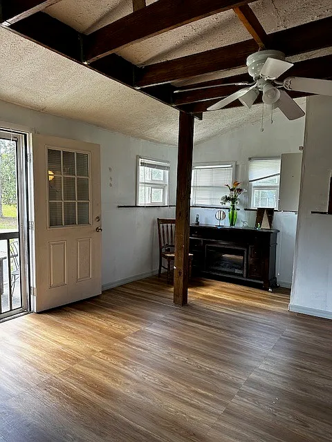 3 bed, 1600 sqft, $1,800 — Photo 3