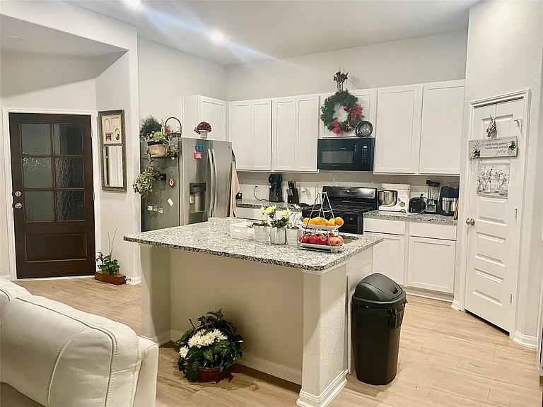1055 Bluebonnet Trl — Photo 8