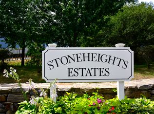 44 Stoneheights Dr, Waterford, CT 06385