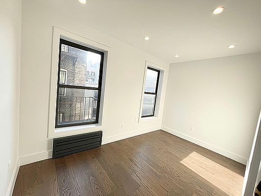 3rd image of 218 W 22nd St APT 4R