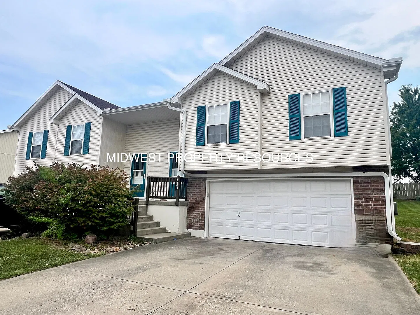 Spacious 3 Bedroom, 2 Bath Townhome available for Lease. — Photo 1