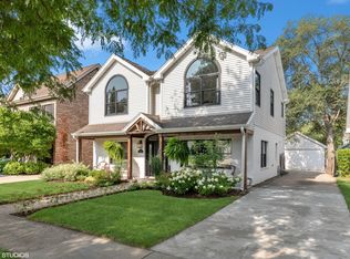 914 N Hickory Ave, Arlington Heights, IL 60004