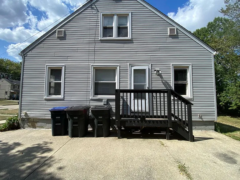 927 Davies Ave — Photo 3
