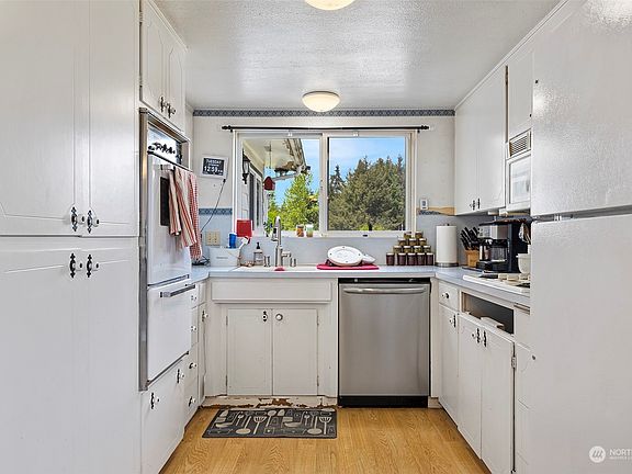 2nd image of 3509 92nd Street E