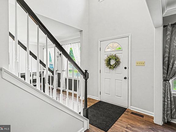 5th image of 793 Hunter Dr