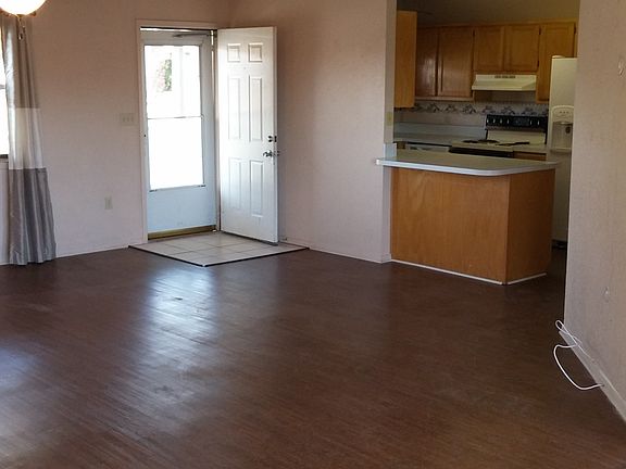 Living/dinning combo