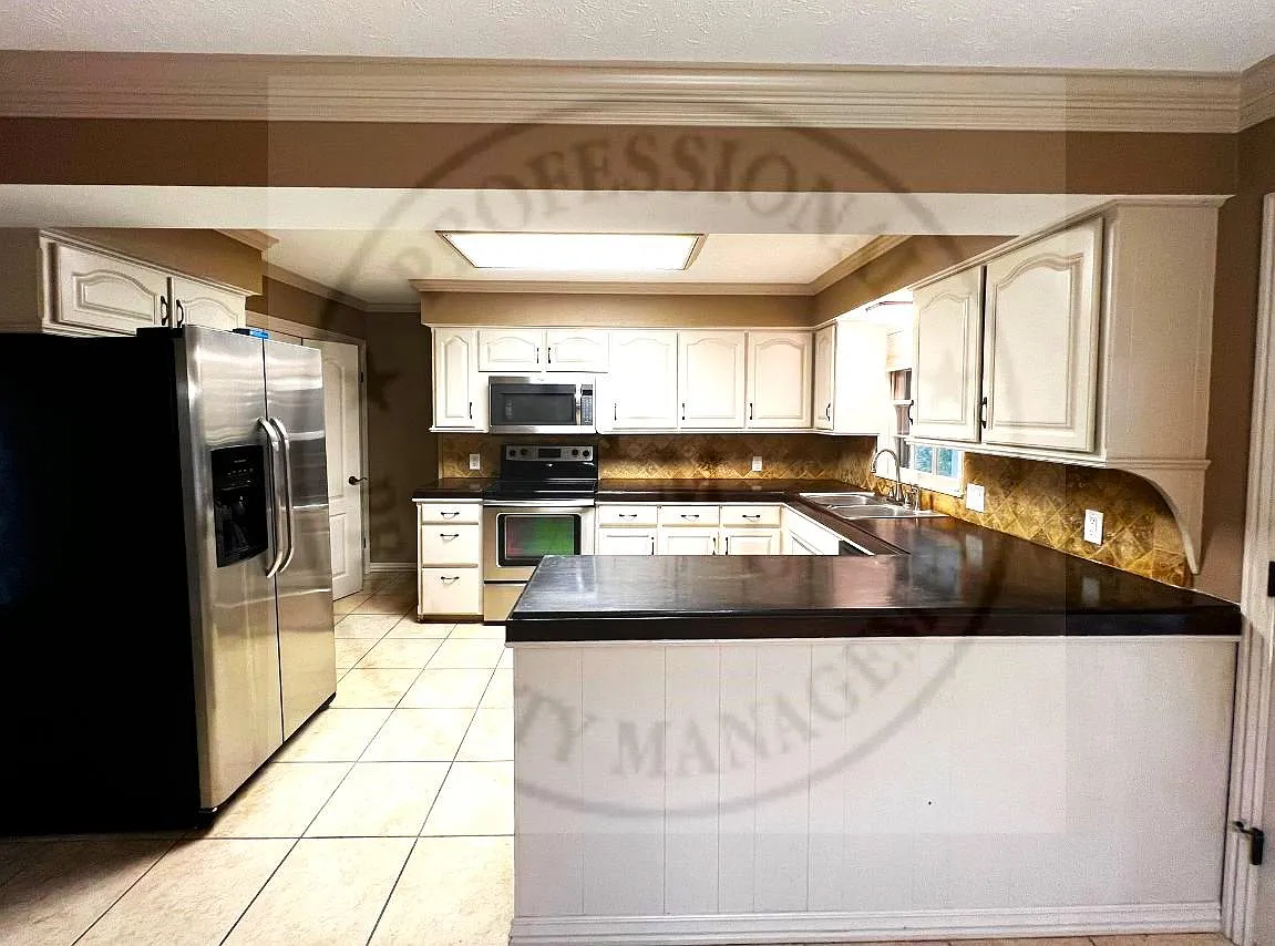 1905 S Ventura Ave — Photo 4