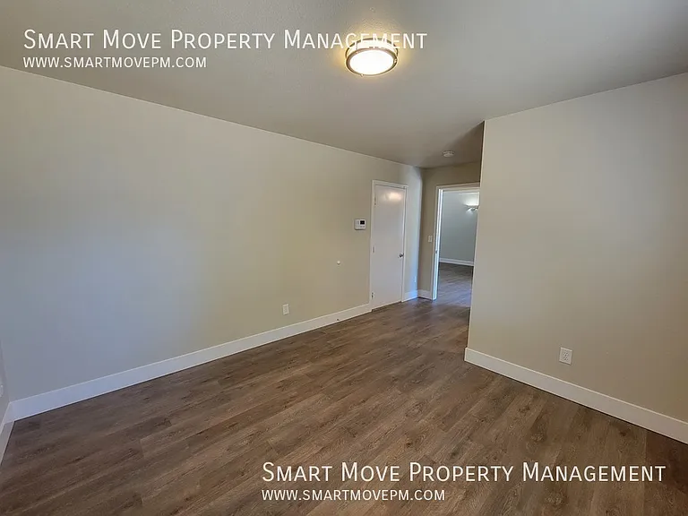 1067 N Crestley Ave — Photo 11