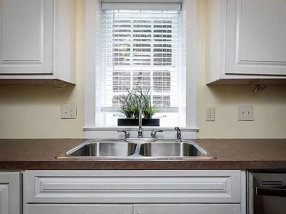 5th image of 66 Beaufain St