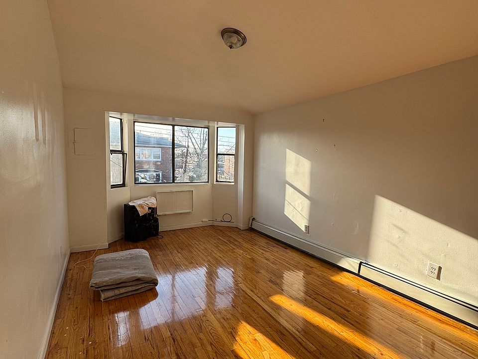 1st image of 1005 E 86th St #2