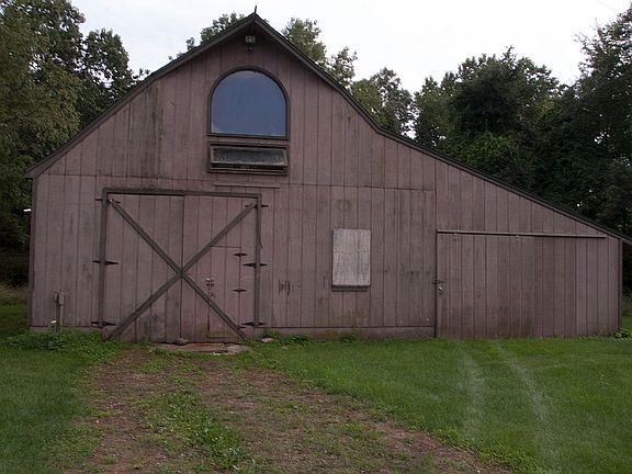 Barn concrete floor for stor
