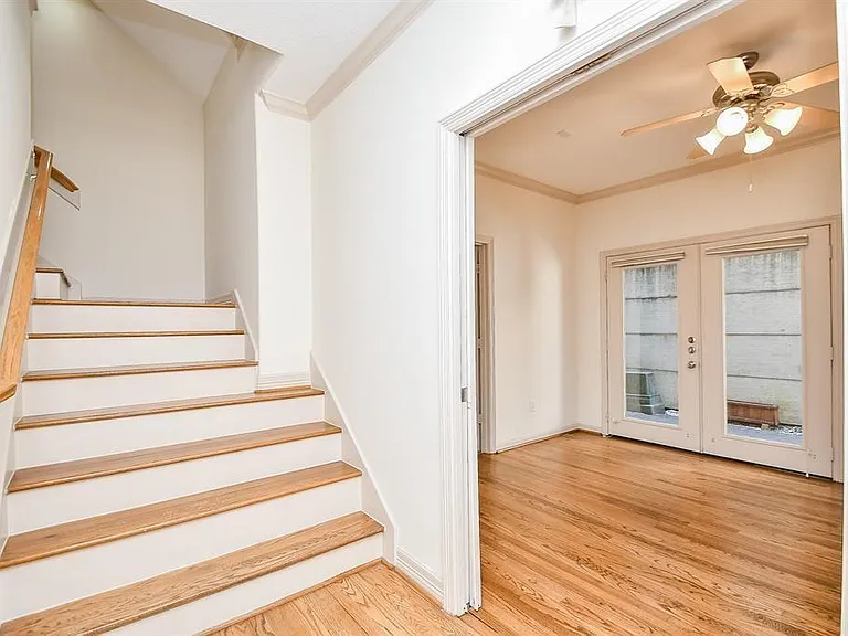 1515 Hyde Park Blvd #39 — Photo 3
