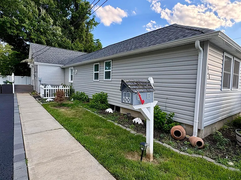628 Columbia Ave — Photo 1