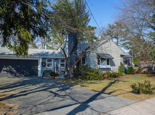 98 Cherokee Dr, Springfield, MA 01109