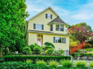 24 Gaines St, Huntington, NY 11743