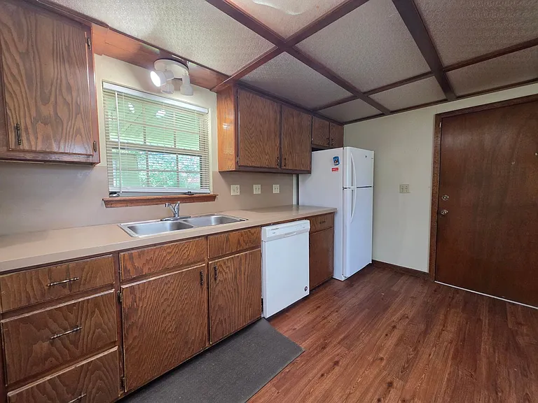 711 W Burns St — Photo 17