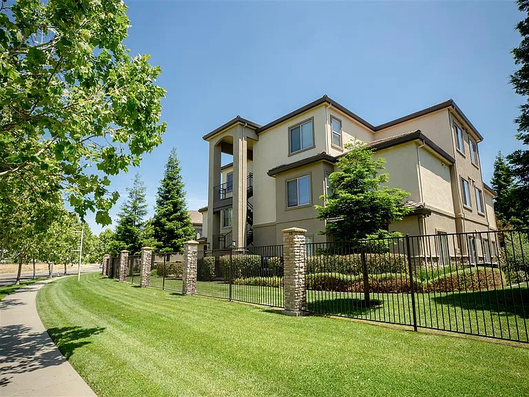 Wolf Ranch Condominium Rentals — Photo 33