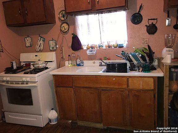 5th image of 331 Randall Ave