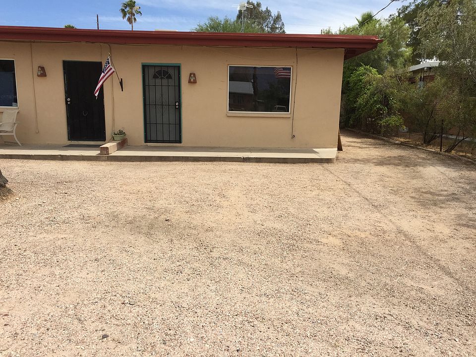 Front yard/parking