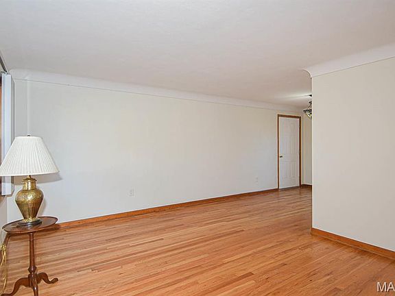 5th image of 926 Westwold Ave