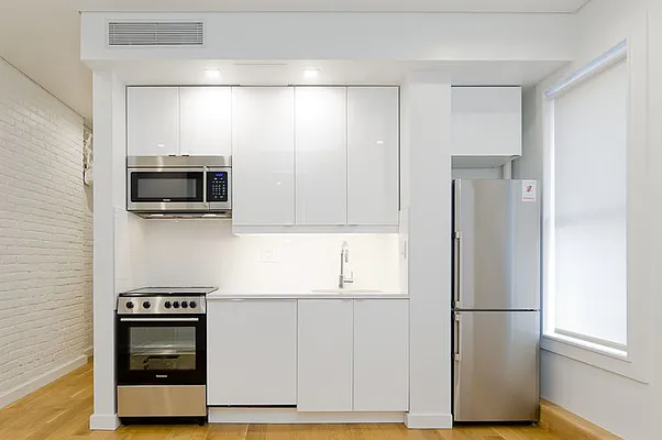 Rented by Veracity NYC LLC | media 9