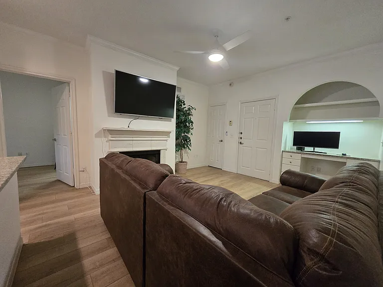 796 N Orange Ave #402 — Photo 2