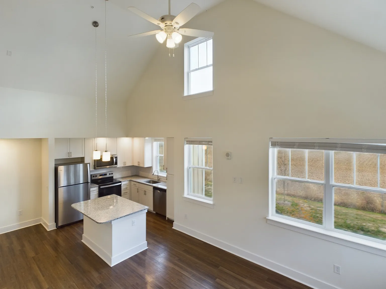 2 bed, 1390 sqft, $2,169 — Photo 4