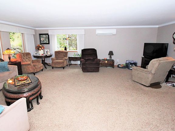 2nd image of 41 Creekside Ln