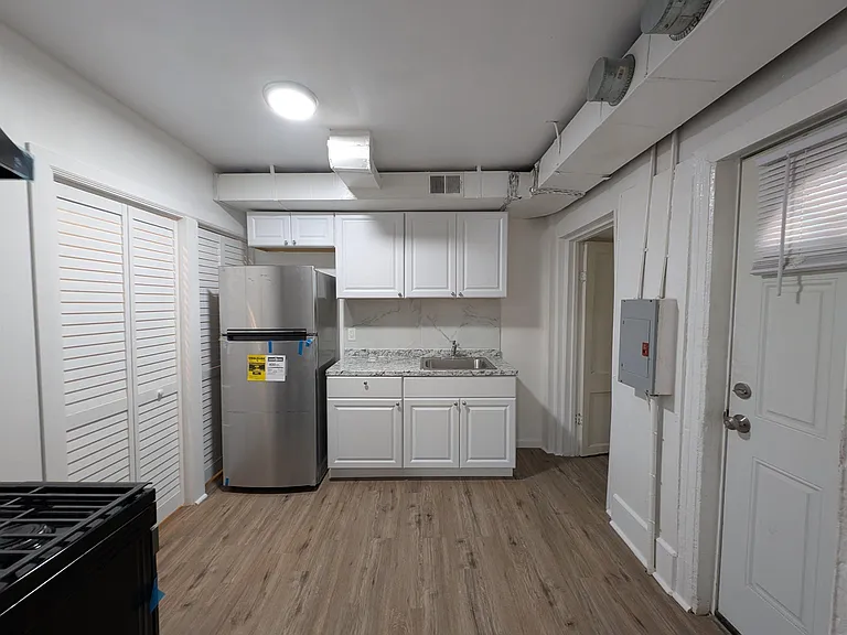 904 Westcoat Pl — Photo 8