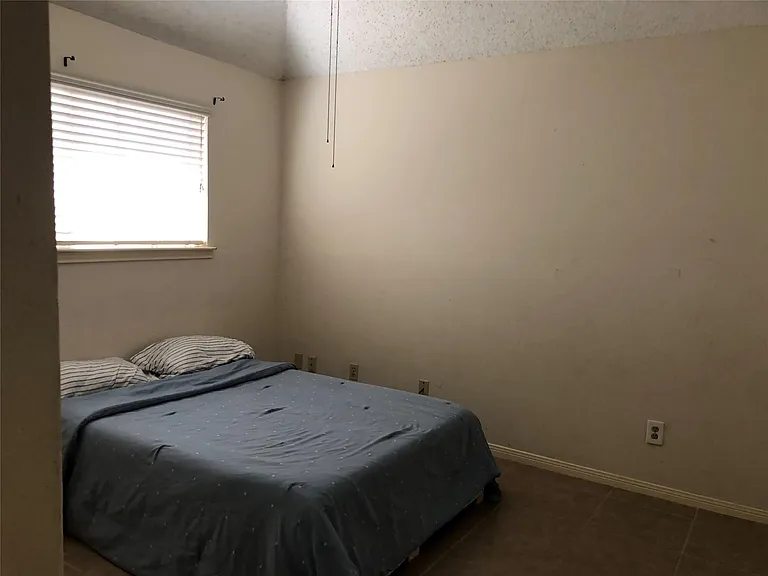 8715 Lawncliff Ln — Photo 14