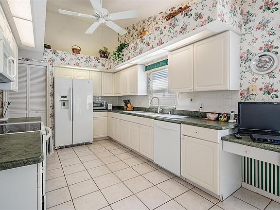 4th image of 9525 Springmeadow Dr