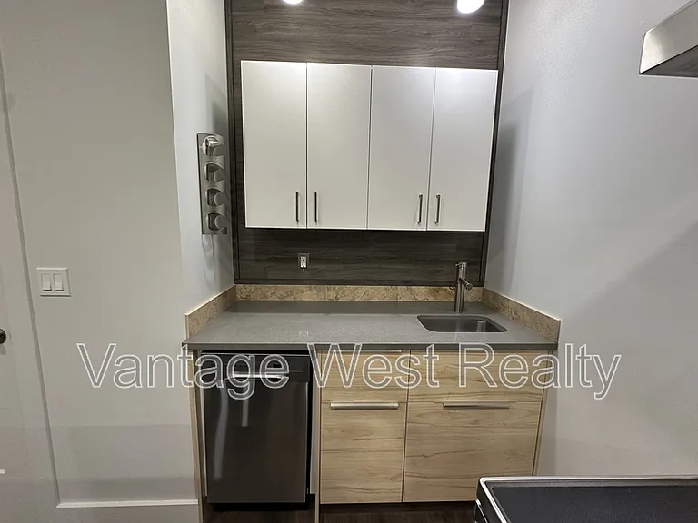 889B Mount Ida Dr — Photo 3