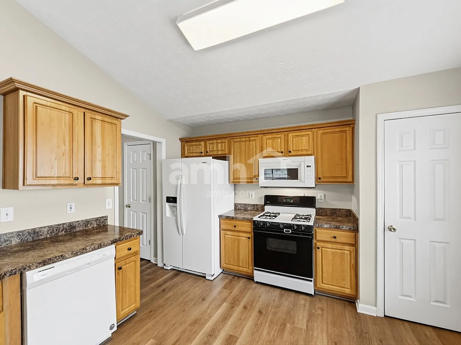3 bed, 2.0 bath, 1453 sqft, $2,200 — Photo 4
