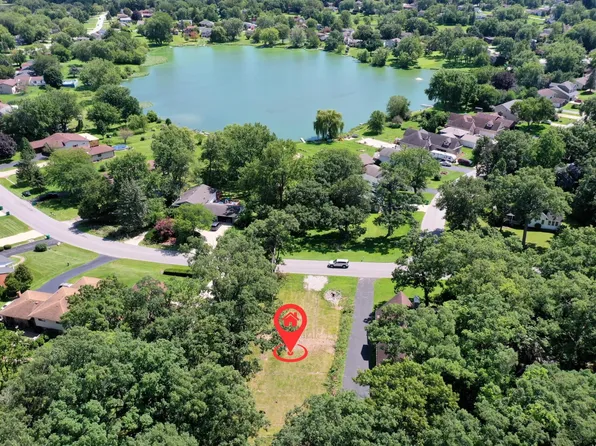 1135 Sunnyslope Dr, Crown Point, IN 46307