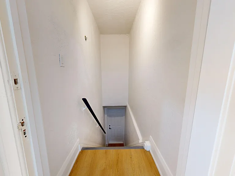 1214 Avenue Rd — Photo 10