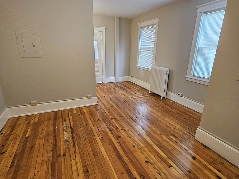 512 Whitney Ave #1BB — Photo 2