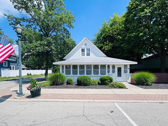 2nd image of 216 W Main St