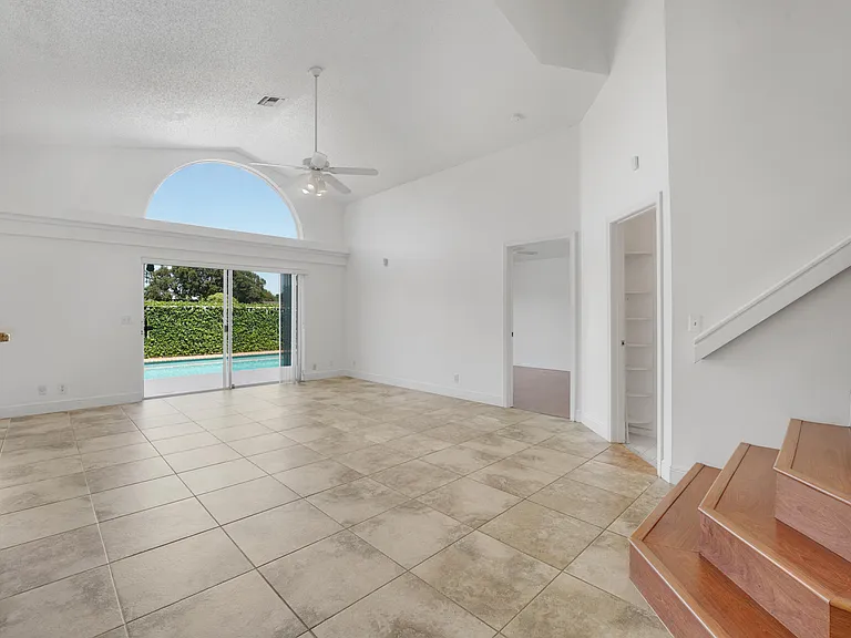 4355 Leicester Ct — Photo 10