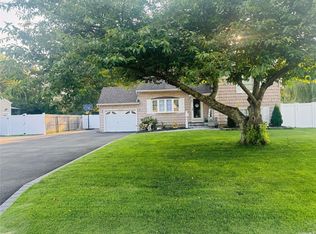 47 Picket Ln, Centereach, NY 11720