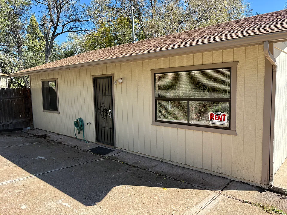 809 W Grand Canyon Ave #B