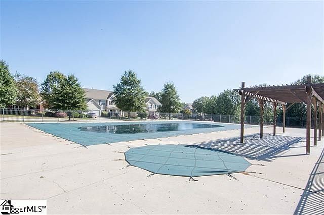 2nd image of 704 Kingsmoor Dr