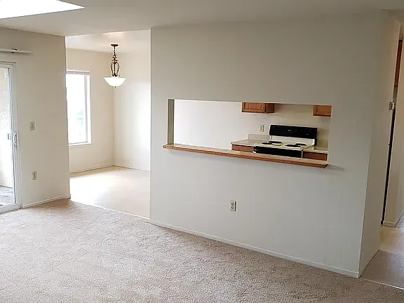 Sunset Vista Apartments — Photo 40