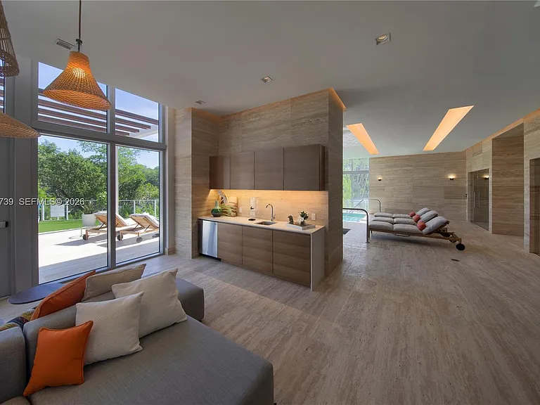 16385 Biscayne Blvd #1104 — Photo 36