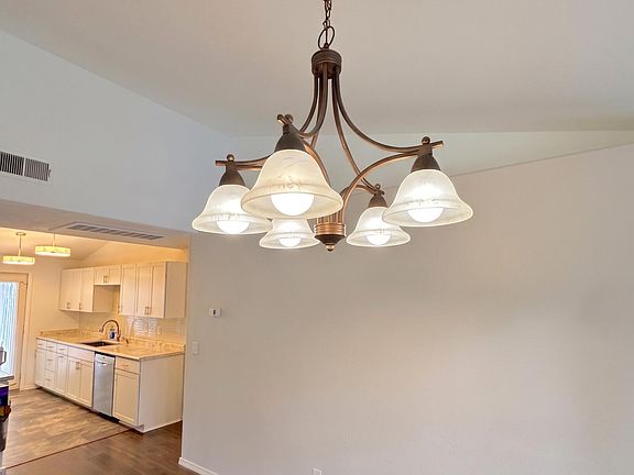 4th image of 1923 Prune St
