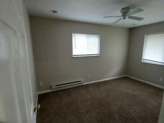 5th image of 72 Village Ct APT 3