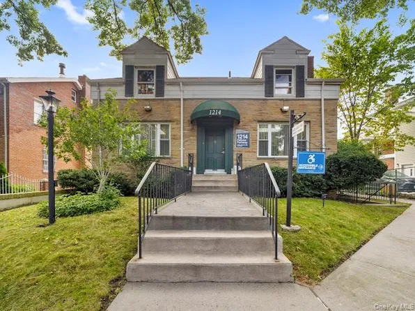 1214 Pelham Parkway S, Bronx, NY 10461
