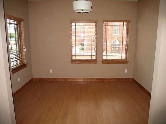5th image of 231 E Vandalia St